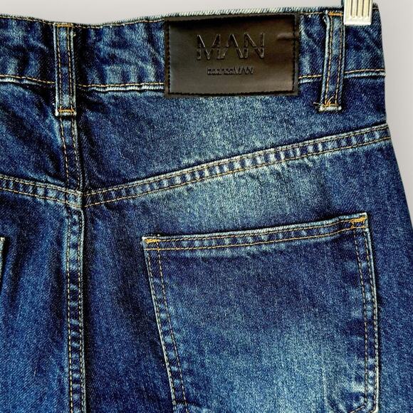 boohooMAN Relaxed Rigid Rip Blue Jeans Men Size 30 Tall New Button Fly Zip Hem - Picture 9 of 14